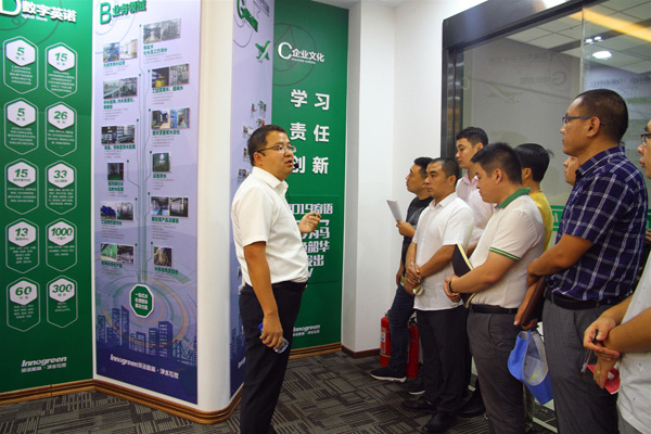 徐斌董事長給全體員工做企業(yè)文化培訓 徐斌董事長給全體員工做企業(yè)文化培訓